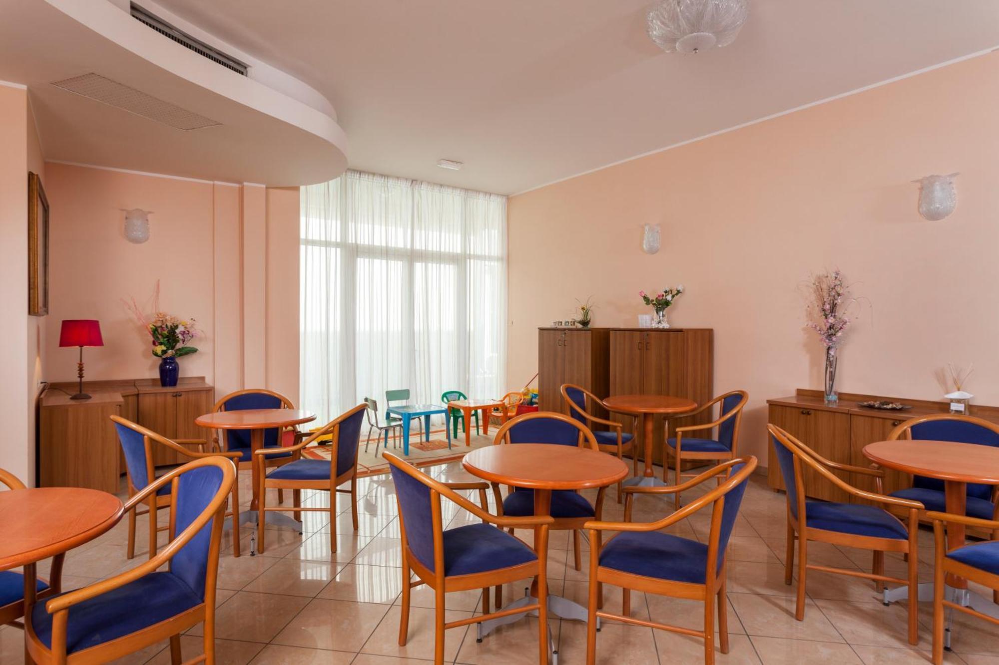 Residence Hotel Piccadilly Rimini Esterno foto