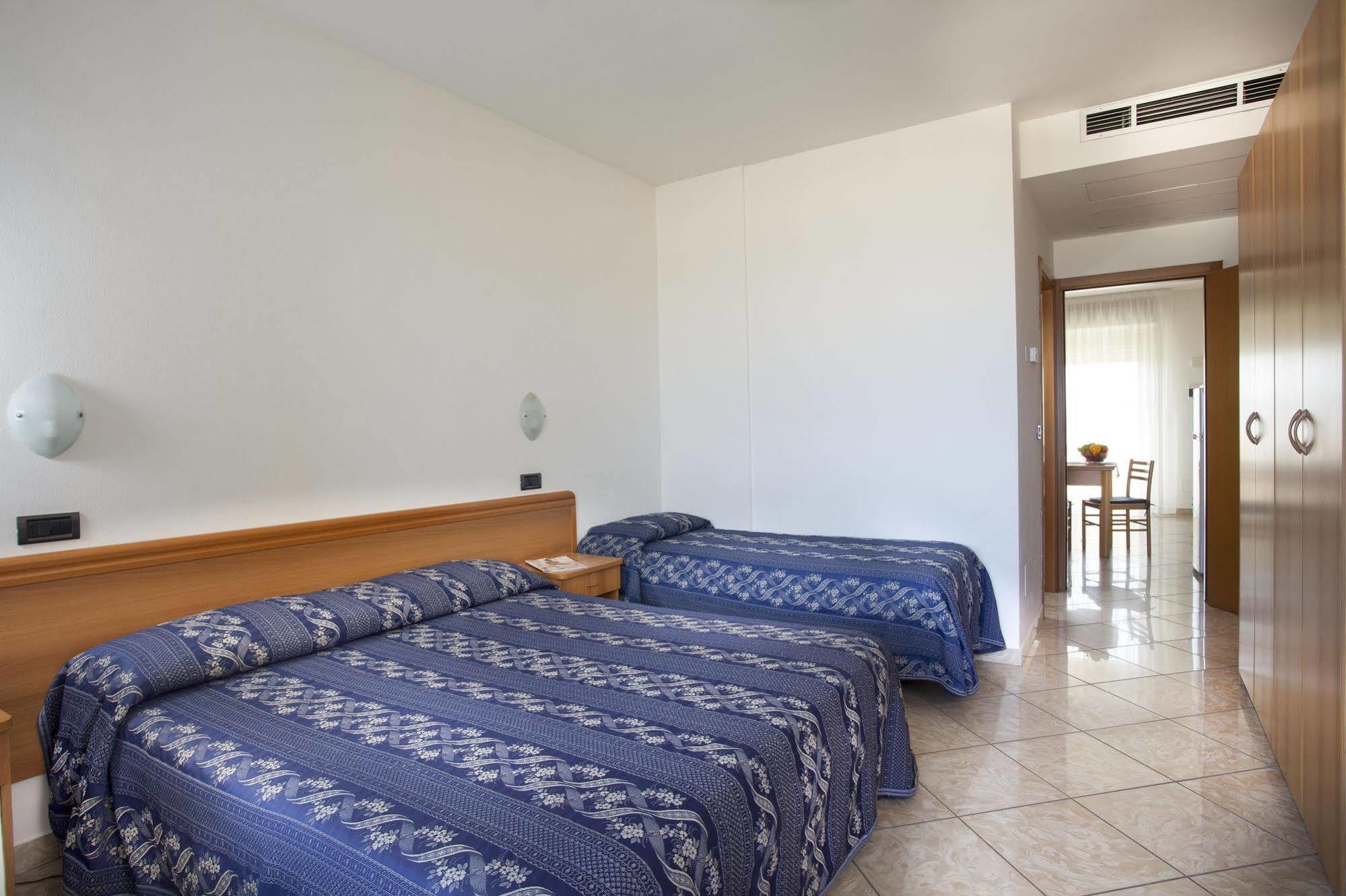 Residence Hotel Piccadilly Rimini Esterno foto