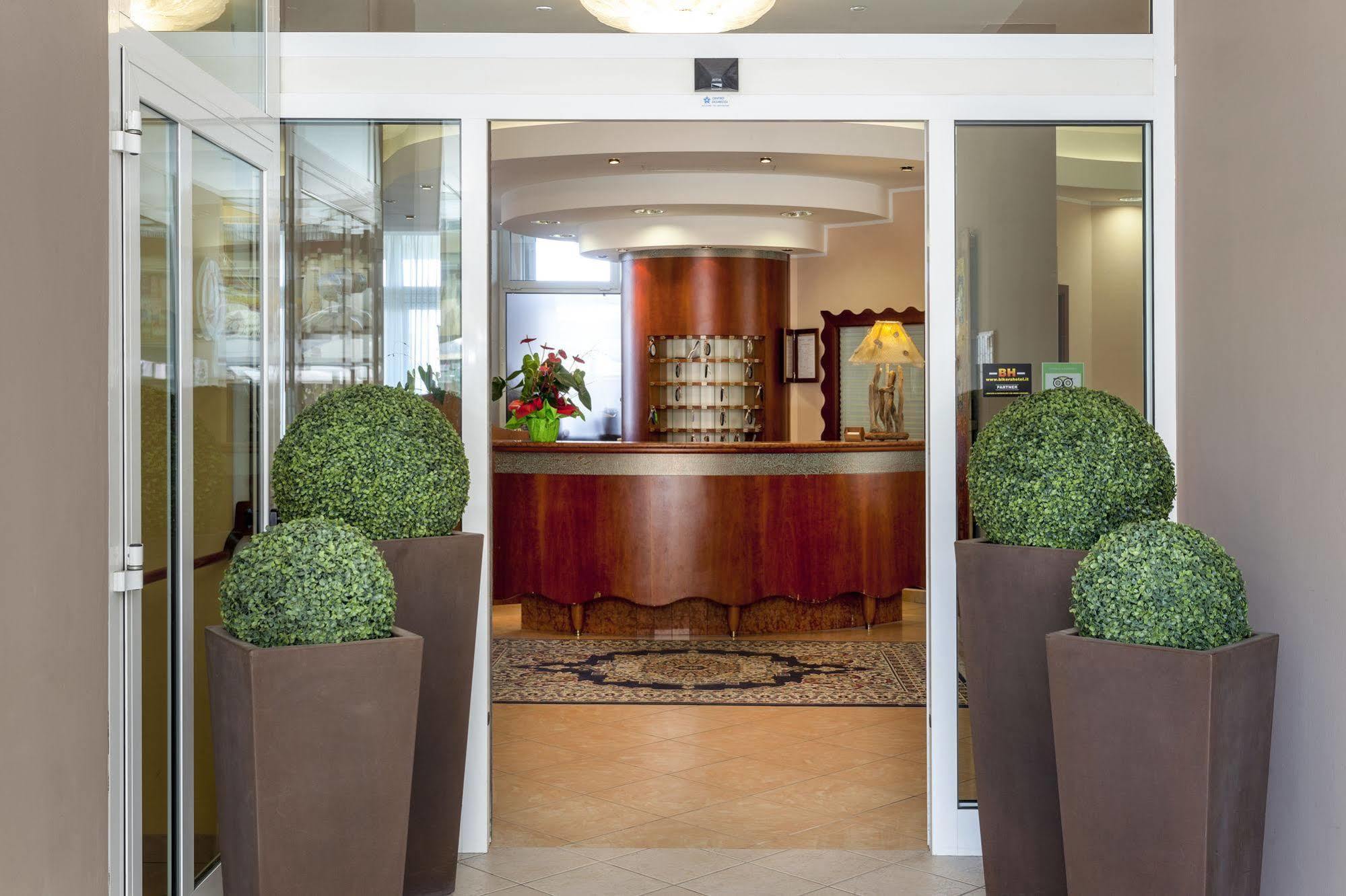 Residence Hotel Piccadilly Rimini Esterno foto