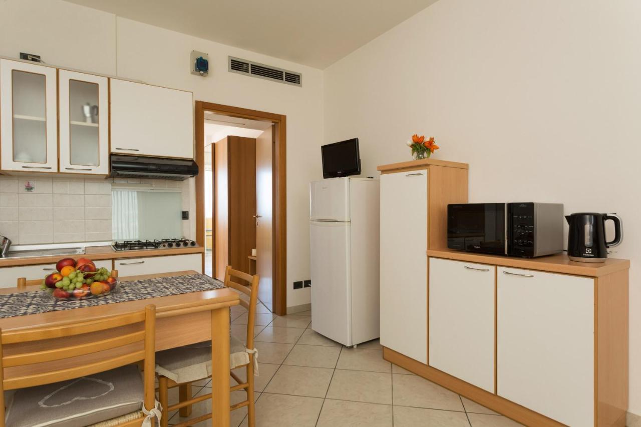 Residence Hotel Piccadilly Rimini Esterno foto